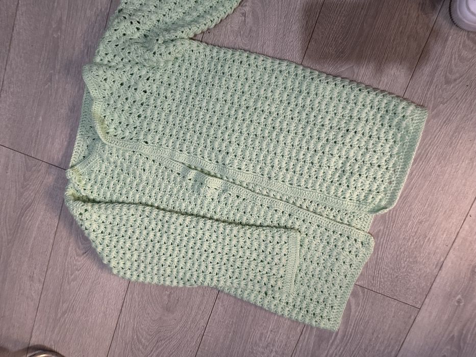 ръчно плетена жилетка