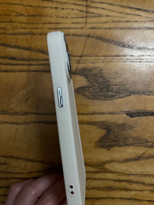 кейсове за iPhone 14 - бежов и прозрачен