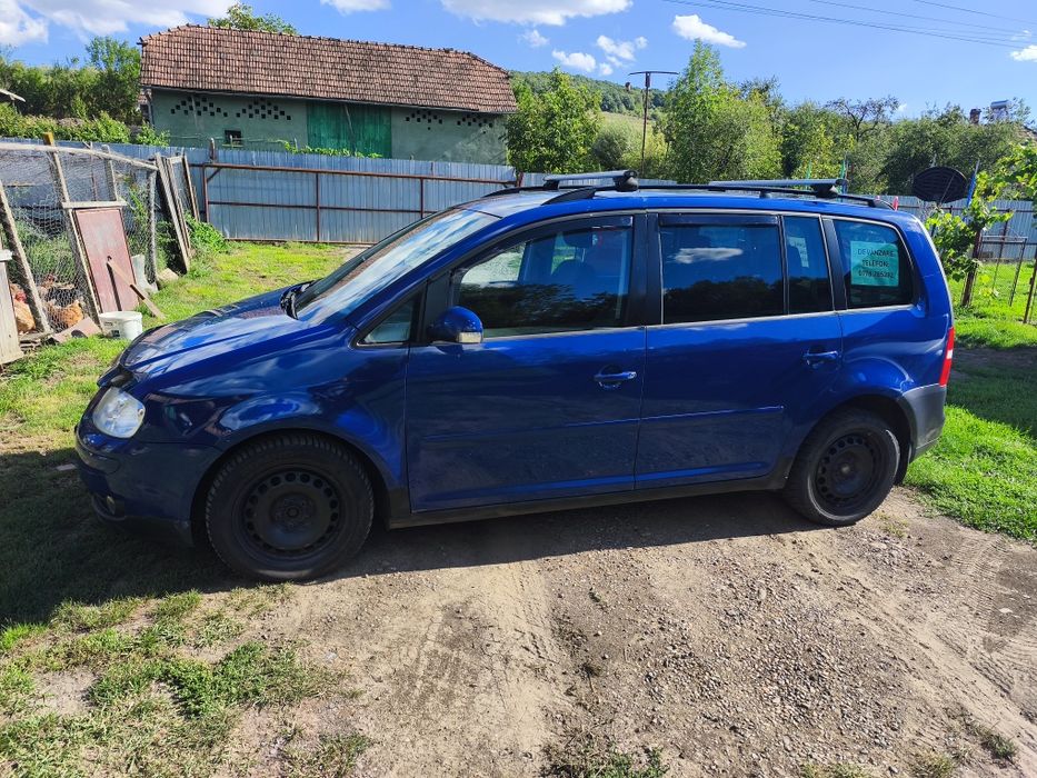 Vând Touran Volkswagen