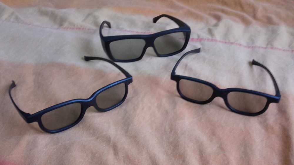 Ochelari 3D trei perechi 60 lei