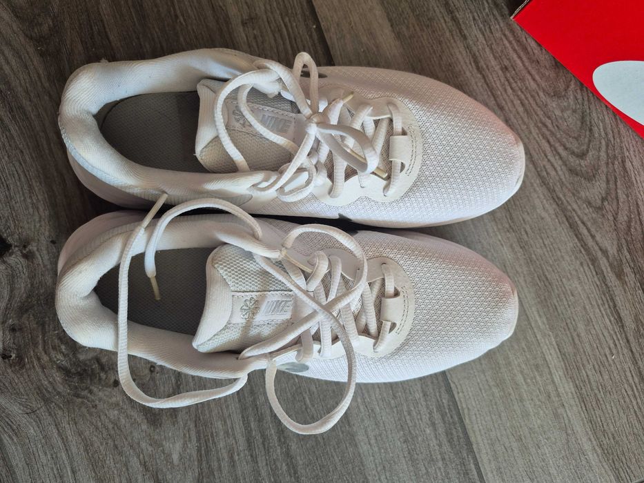 Нови маратонки Nike 39 номер