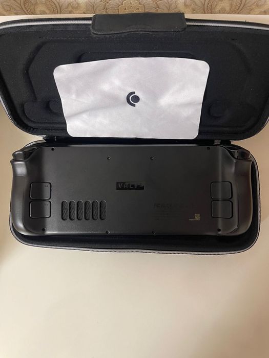 Игровая приставка Steam Deck