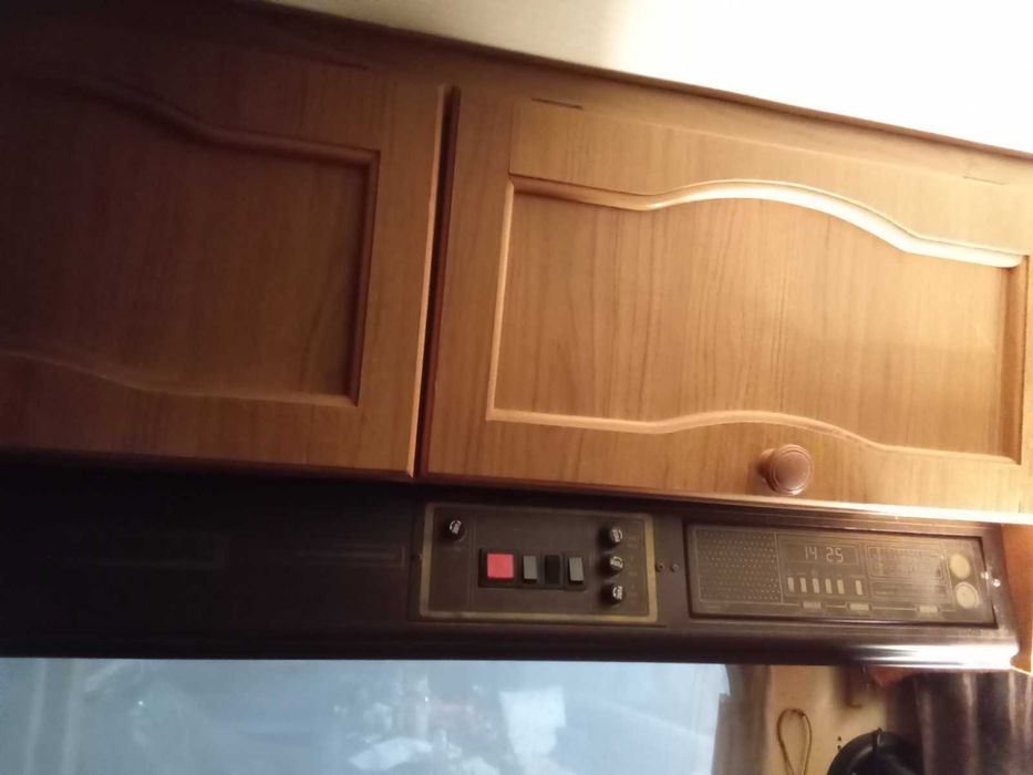 ПРОДАВАМ каравана с навес 36 кв. м, кухня,баня, двор до морето в Paralia Karianis -6700 евро.