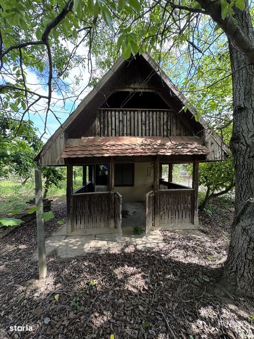 Teren intravilan / gradina cu cabanuta , zona Bercu Rosu