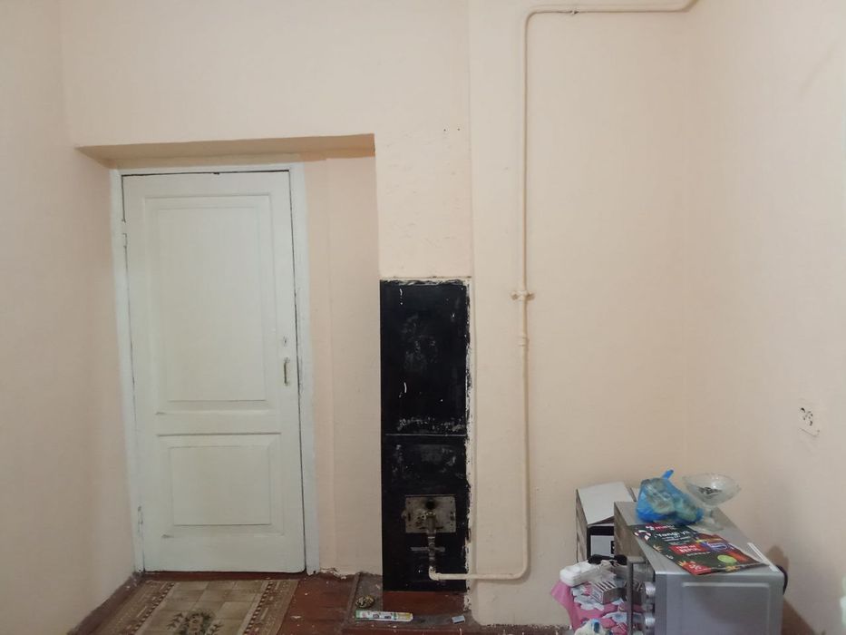 Продается 1 ком 2этаж Навои