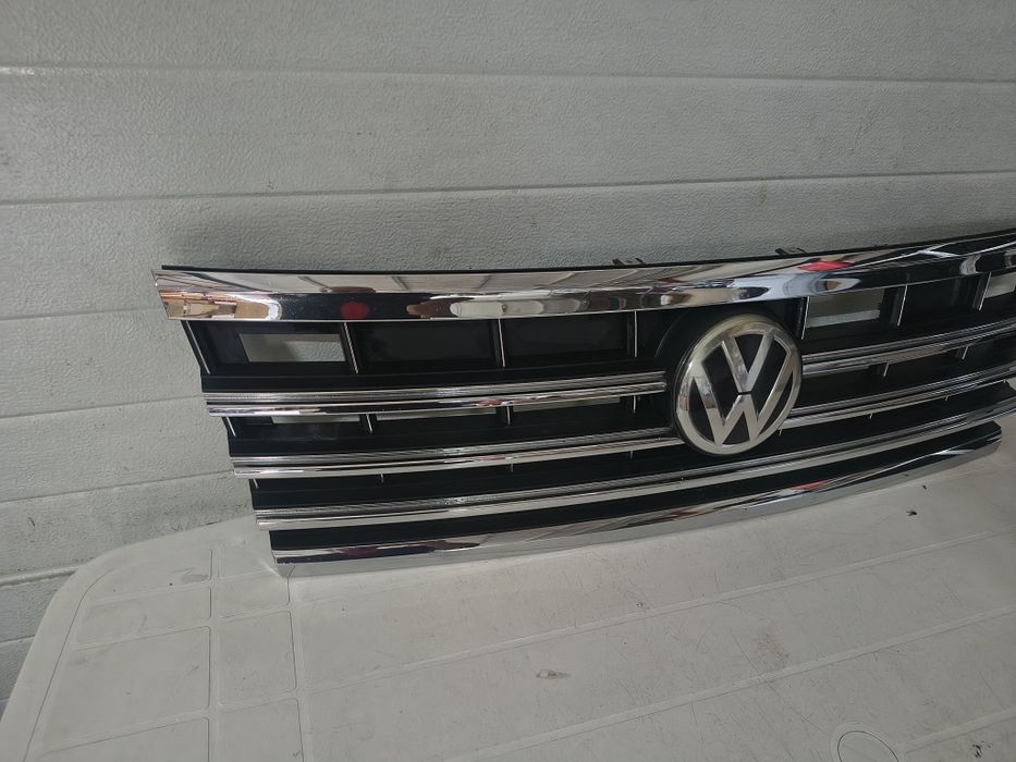 Grila Radiator VW Touareg R-Line (2018-2023) COMPLETA CU EMBLEMA - Cod 760853653E