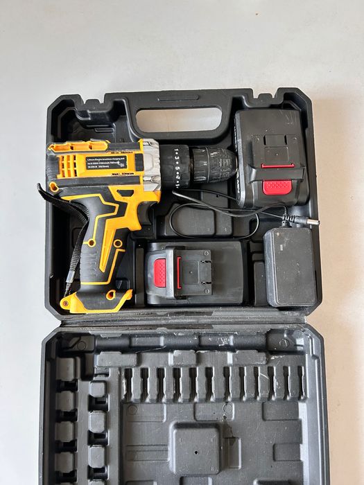 Продаю шуруповерт Tasko