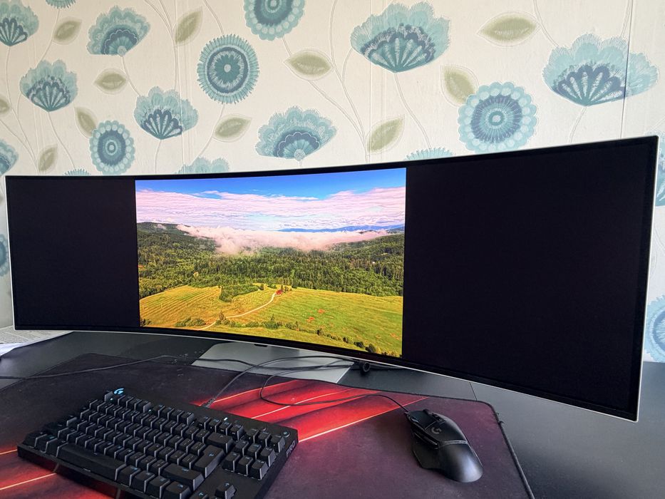 Продавам Smasung Odyssey OLED G9 240Hz Gaming без кутия