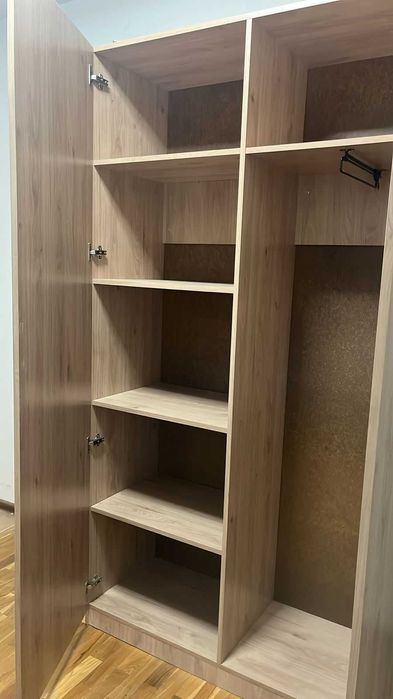 Платяной двухстворчатый шкаф для одежды