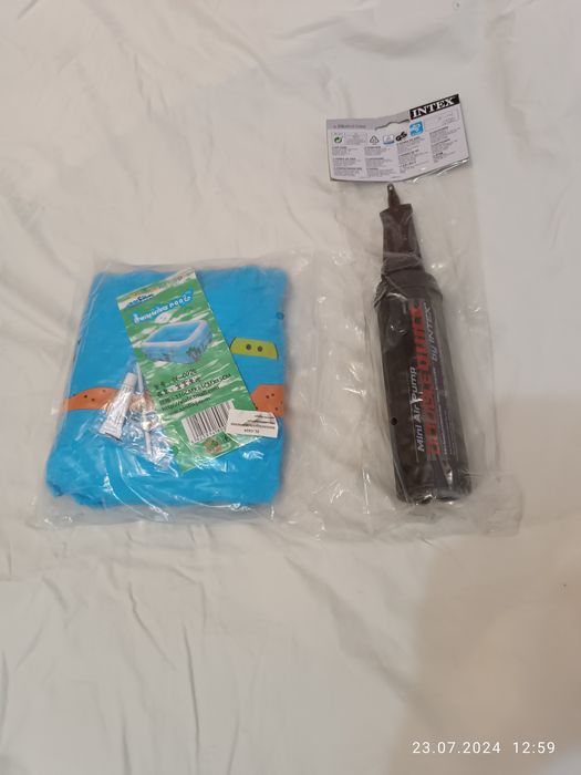 Бассейн детский и насос надувной.