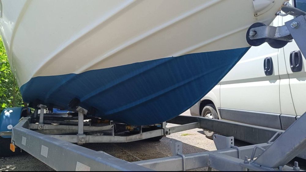 Моторна лодка Beneteau