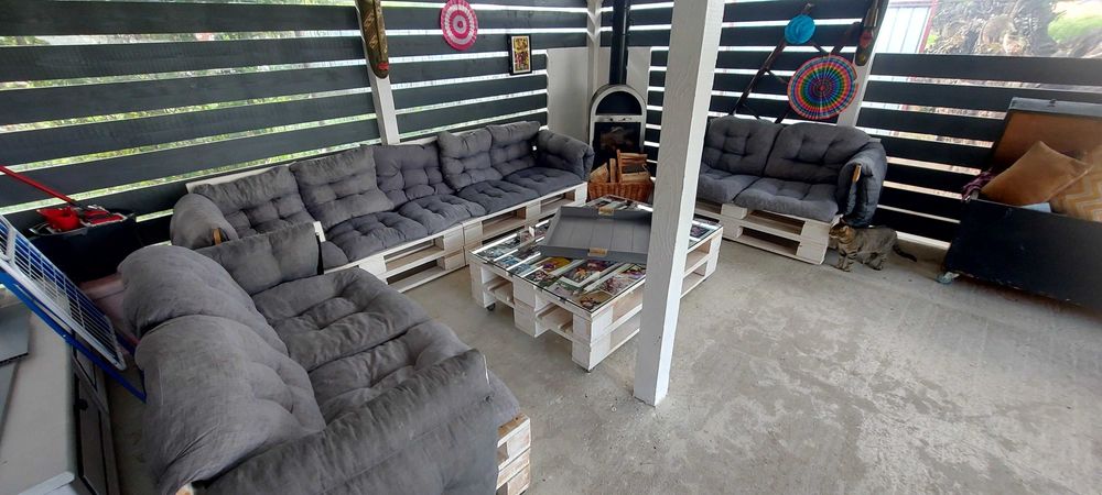 Canapea din paleti pentru gradina