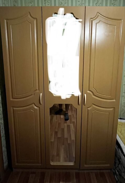 Продам шкаф трехдверный