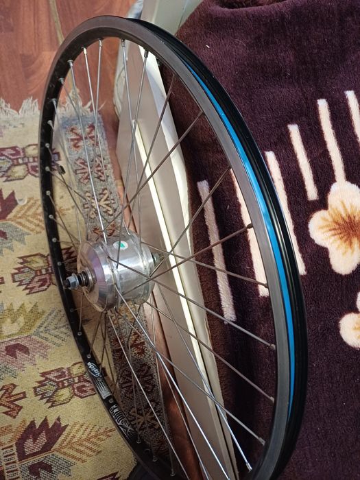 Roata de bicicleta cu motor de fata pe 28