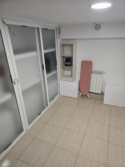 Închiriez apartament  2 camere