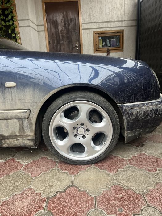 Диски с зимней резиной.