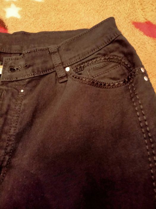 Стильные женские джинсы