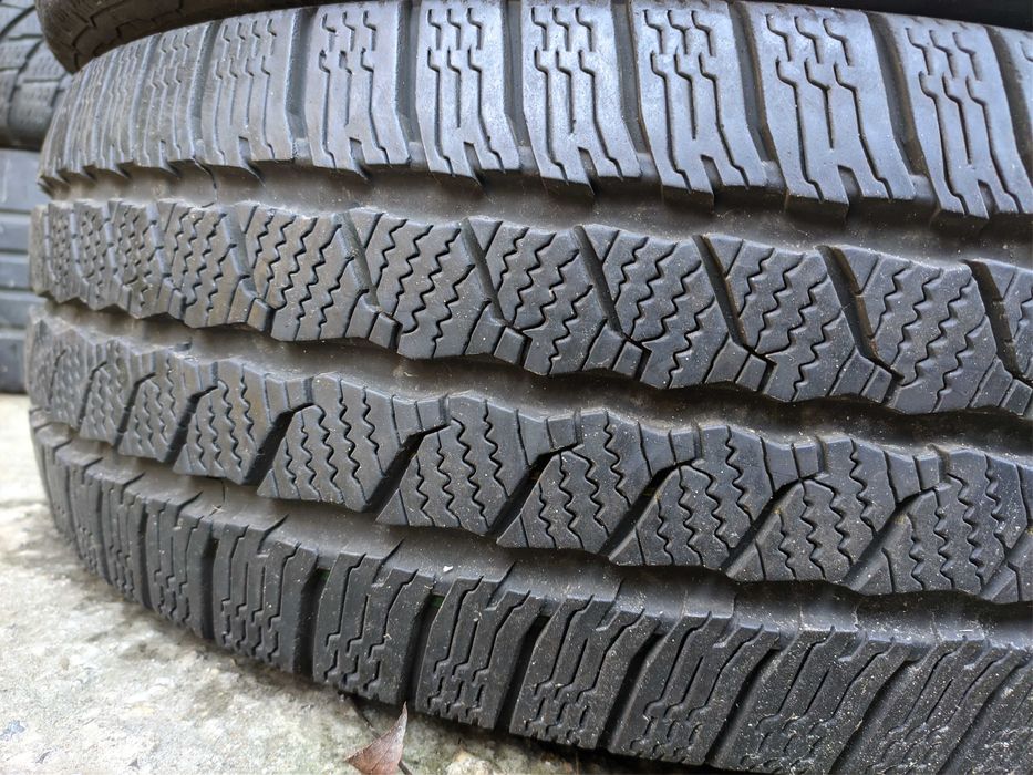 2бр Зимни гуми за бус 215 60 17 С - Continental - DOT 2024