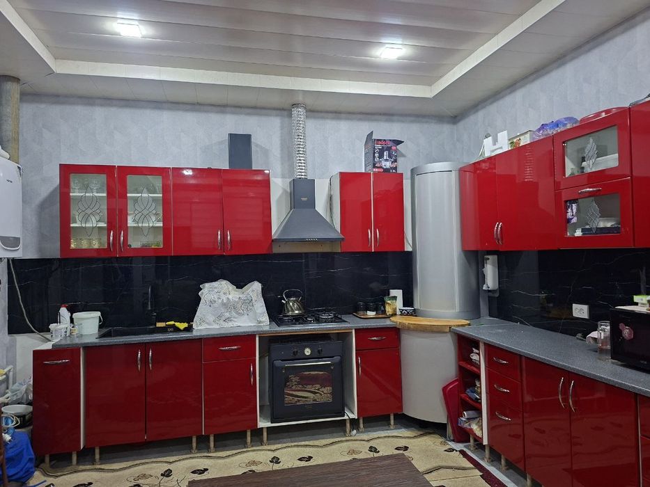 Участка сотилади Сергелидан 5км чикади 3хона 4соту ремонт евро мебели