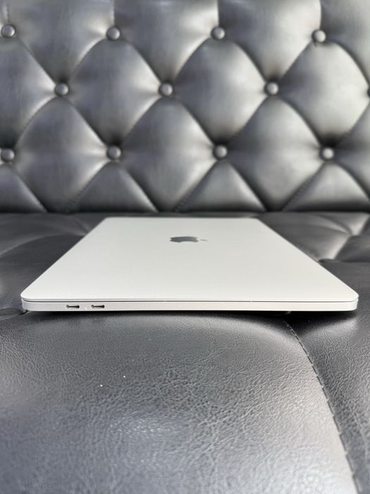 Apple MacBook pro M1 2020 в идеальном состоянии