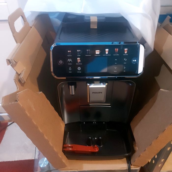 Espressor automat Philips LatteGo Seria 5500  nou