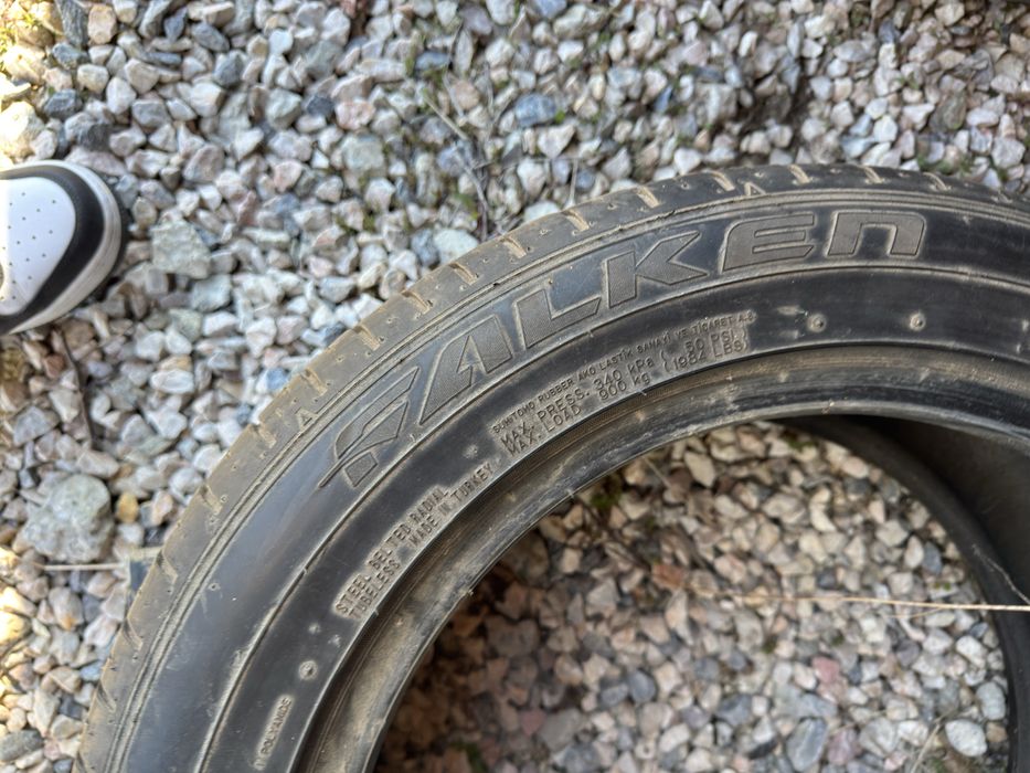 245 50 18 летни гуми Falken