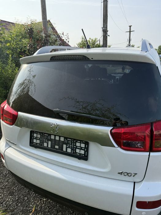 Dezmembrez peugeot 4007 din 2012