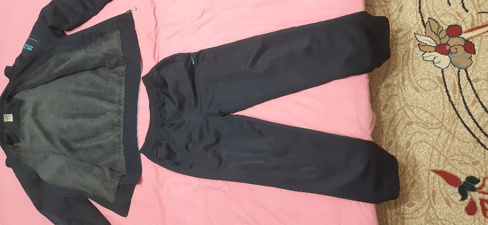 Продаётся  спортивный костюм