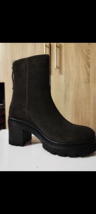 ABOUT YOU Къси ботуши 'Joleen' в Черно