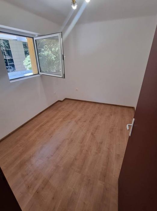 Дава се под наем Двустаен апартамент в София, Център - 53 кв.м за 562 € - Снимка #3