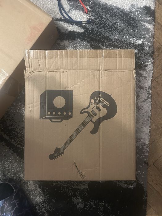 Електрическа китара с усилвател и калъф комплект