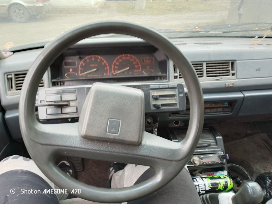 Продам машину Мицубиси Галант 87 года