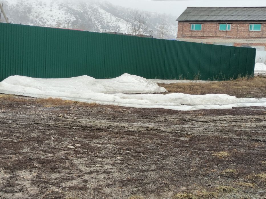 Продам коммерческий огороженный участок  .