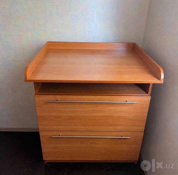 Комод с двумя тумбочками
