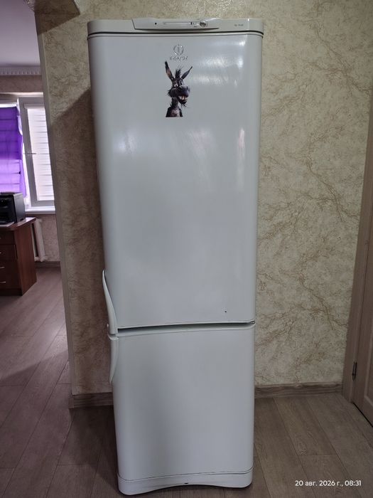 Холодильник indesit