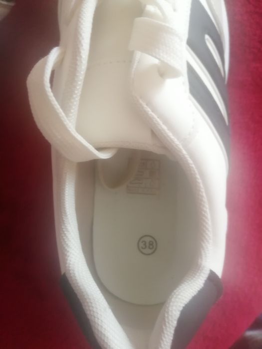 Маратонки нови, номер 38,дамско, черно-бели
