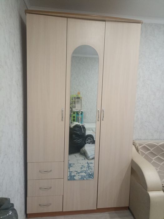 Продам шифоньер б/у в отличном состоянии