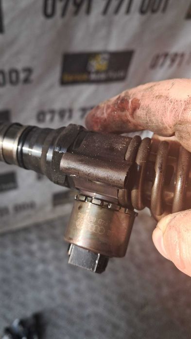 injector Audi A4 b7 2.0 TDI cod 03G130073G / 0414720404