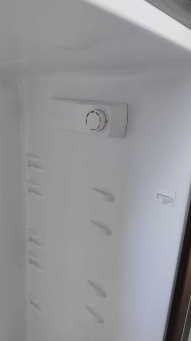 Чисто нов Иноксов Хладилник-Oхладител 143.4 см Bomann 242 литра