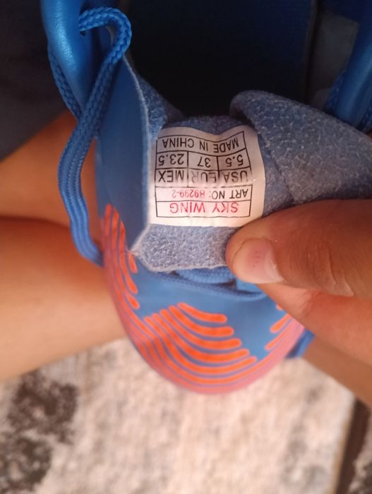 Vând ghete de fotbal pentru iarba mărimea 37!!!