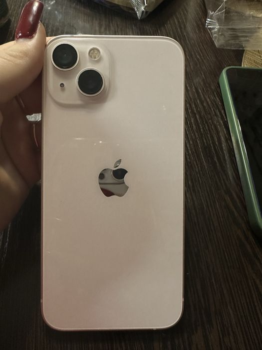 IPhone 13,128гб,розовый,состояние аккум 81%