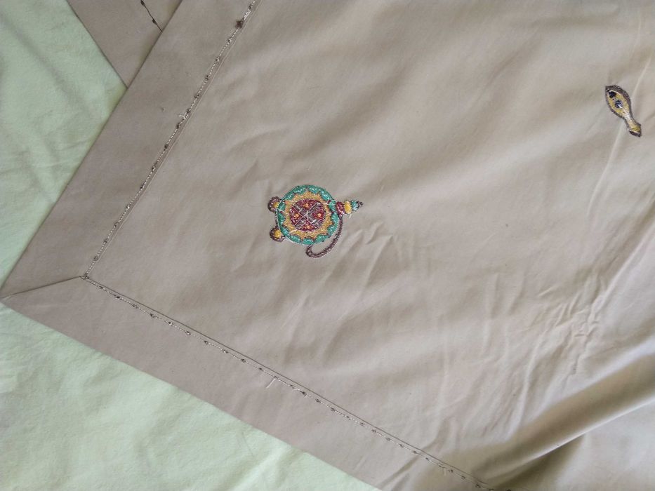 Ръчно шита покривка за маса