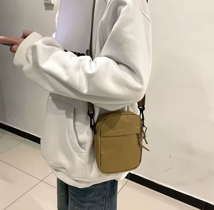 Стилна мини унисекс чанта – модерна, удобна и универсална!