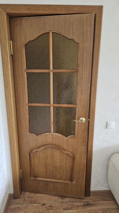 Продам деревянные двери б/у.