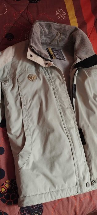 Дамско спортно яке