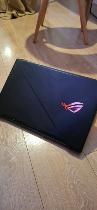 Vând unul sau două laptopuri