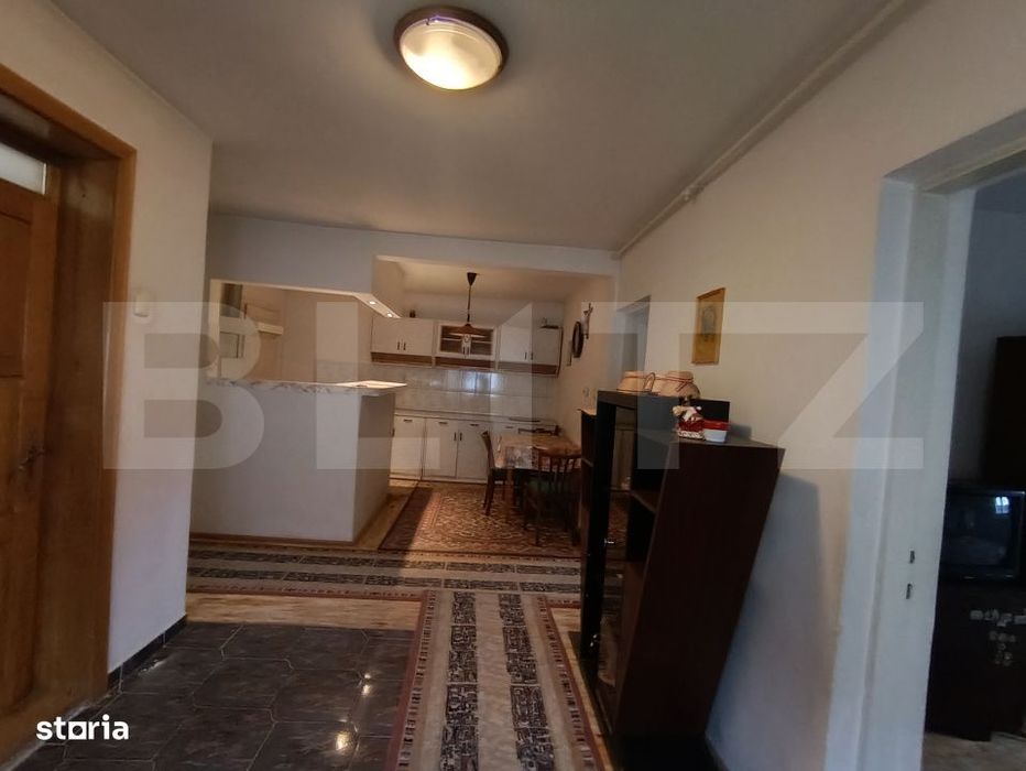 Casa de vanzare/spatiu comercial, cu 4 camere si un teren de 300 mp, c