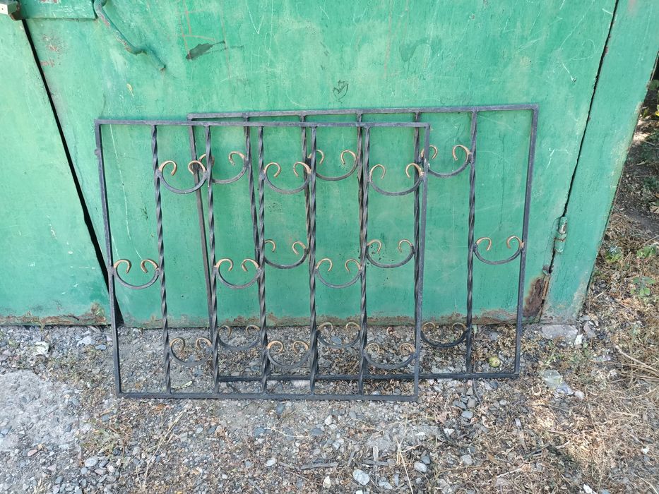 Продам кованные решетки для окон-2 шт.