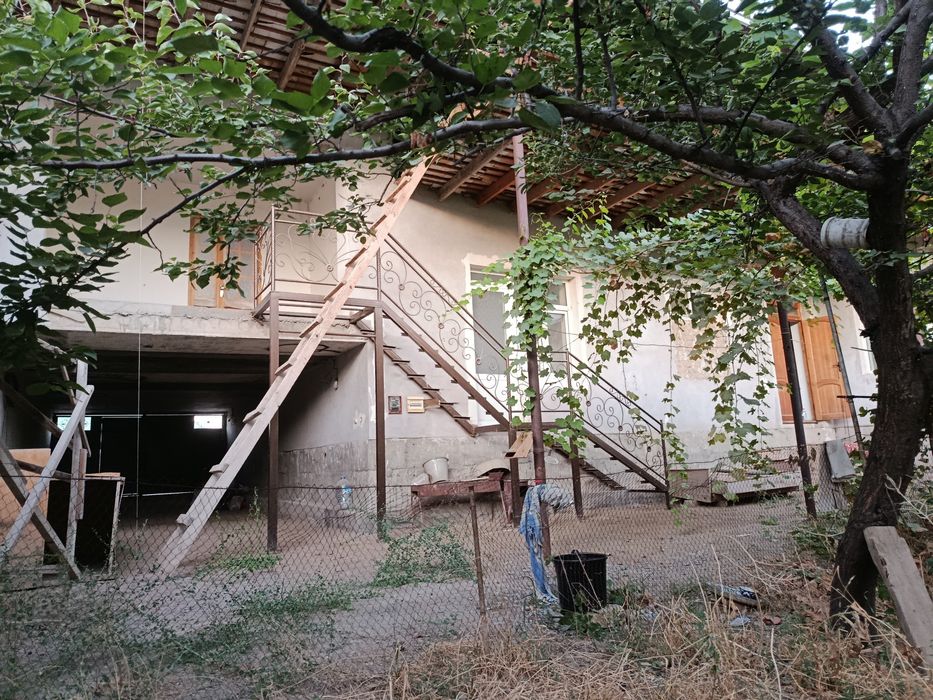 Xovlili uy sotiladi SROCHNA