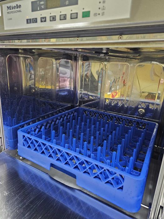 Професионална Съдомиялна машина Miele G8066 с 12 месеца гаранция